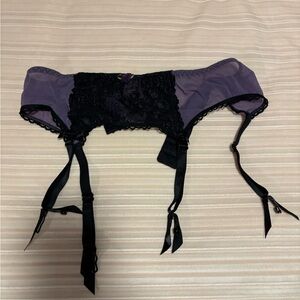 Hanky Panky Black and Purple Lace Garter Belt Size Small